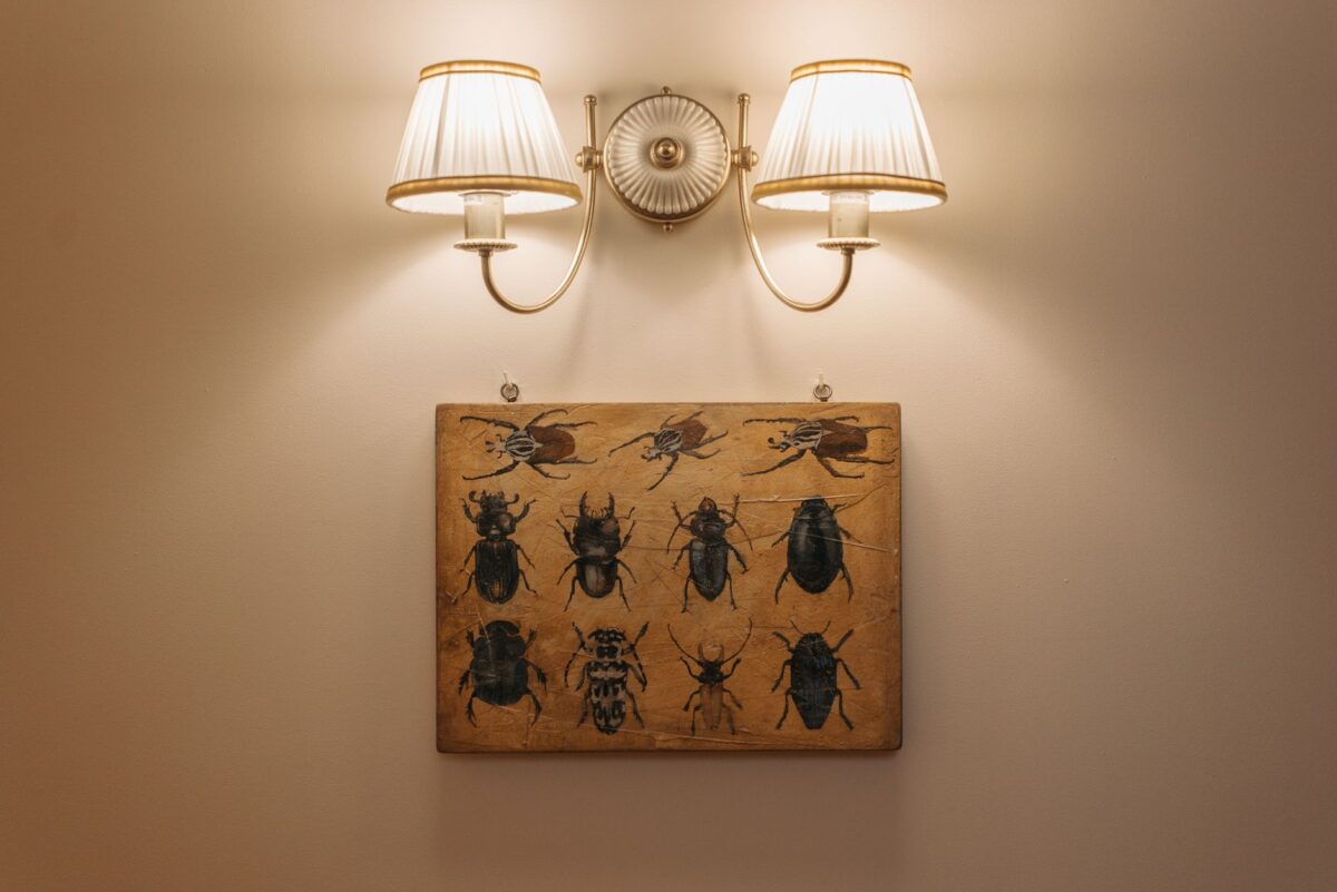 galerie murale vintage disposer pièces symétrie
